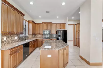 10364 Trianon Pl, Wellington, FL 33449 - Photo 14