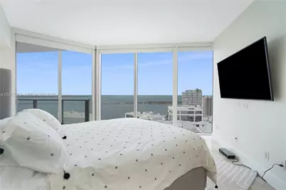 1300 Brickell Bay Dr #3402, Miami, FL 33131 - Photo 4
