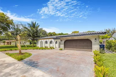 15331 Turnbull Dr, Miami Lakes, FL 33014 - Photo 2