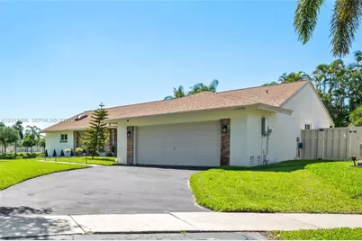 13750 Green Cove Pl, Davie, FL 33325 - Photo 2