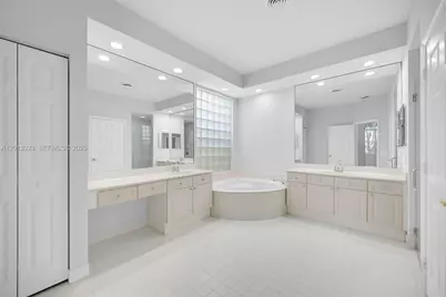2553 Bay Pointe Drive, Weston, FL 33327 - Photo 28