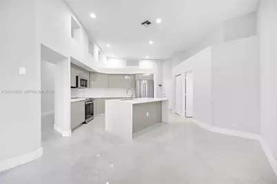 2553 Bay Pointe Drive, Weston, FL 33327 - Photo 14