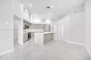 2553 Bay Pointe Dr, Weston, FL 33327 - Photo 14