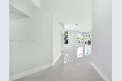 2553 Bay Pointe Drive, Weston, FL 33327 - Photo 18