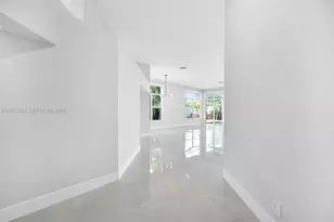 2553 Bay Pointe Dr, Weston, FL 33327 - Photo 18