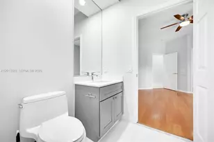 2553 Bay Pointe Dr, Weston, FL 33327 - Photo 8