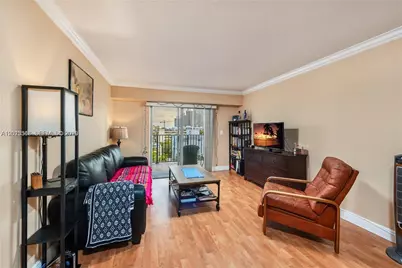 1000 Michigan Ave #704, Miami Beach, FL 33139 - Photo 10