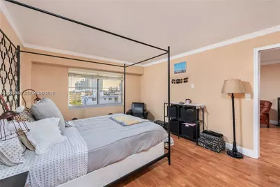 1000 Michigan Ave #704, Miami Beach, FL 33139 - Photo 12