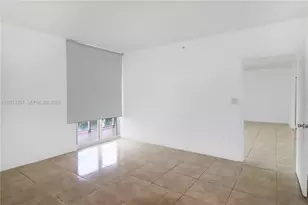 5085 NW 7th St, Miami, FL 33126 - Photo 14