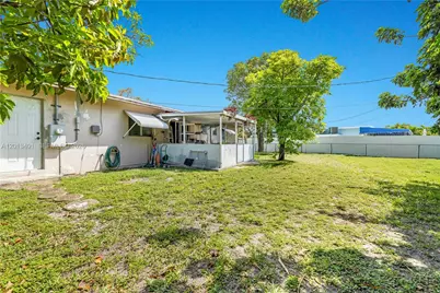 10370 SW 44th St, Miami, FL 33165 - Photo 8