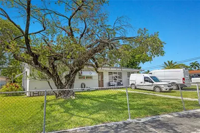 10370 SW 44th St, Miami, FL 33165 - Photo 2