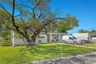 10370 SW 44th St, Miami, FL 33165 - Photo 2