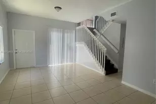 10666 SW 7th St, Pembroke Pines, FL 33025 - Photo 4
