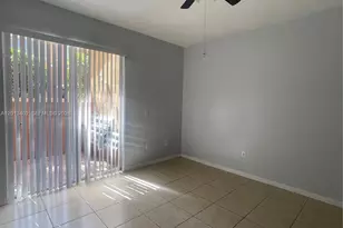 10666 SW 7th St, Pembroke Pines, FL 33025 - Photo 8