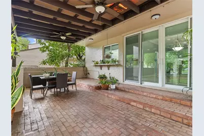 9133 Fontainebleau Blvd #8, Miami, FL 33172 - Photo 4