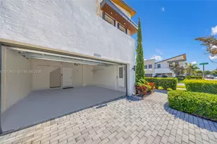 10515 NW 78th Terrace, Doral, FL 33178 - Photo 4