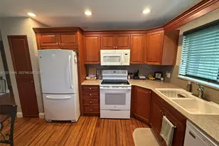 21 Lexington Ln W, Palm Beach Gardens, FL 33418 - Photo 8