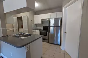 18308 NW 68th Ave, Hialeah, FL 33015 - Photo 4