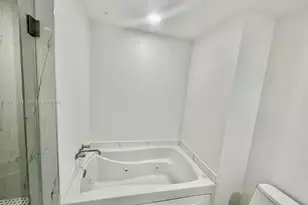 55 SE 6th St, Miami, FL 33131 - Photo 6