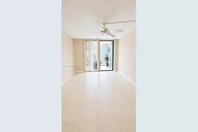 900 Saint Charles Pl #520, Pembroke Pines, FL 33026 - Photo 6