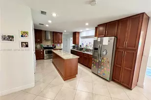 101 SW 58th Ave, Plantation, FL 33317 - Photo 8