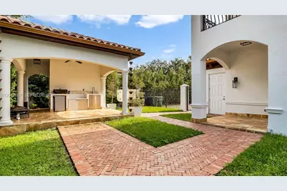 16763 NW 77th Path, Miami Lakes, FL 33016 - Photo 10