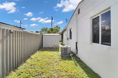 9425 NW 36th Ave, Miami, FL 33147 - Photo 24