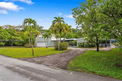 10851 SW 68th Ave, Pinecrest, FL 33156 - Photo 2