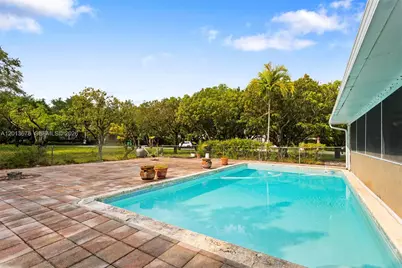10851 SW 68th Ave, Pinecrest, FL 33156 - Photo 8