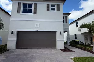 2740 SE 24th Ct, Homestead, FL 33035 - Photo 2