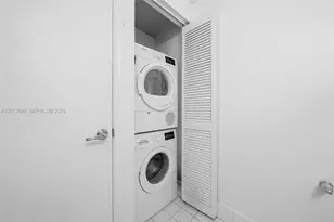 601 NE 36th St, Miami, FL 33137 - Photo 24