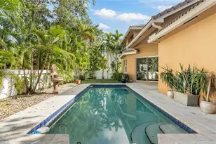 1940 S Blue Water Ter S, Lauderdale by the Sea, FL 33062 - Photo 2