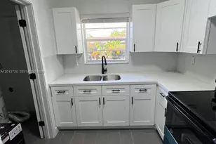 2640 NE 215th St, Miami, FL 33180 - Photo 6