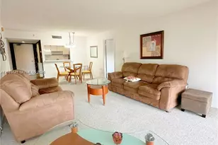 240 Lakeview Dr, Weston, FL 33326 - Photo 2