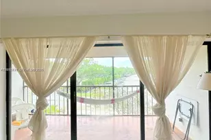 240 Lakeview Dr, Weston, FL 33326 - Photo 4
