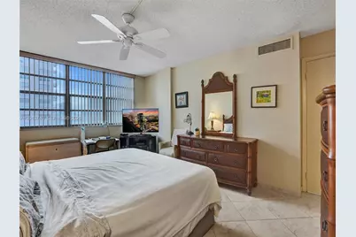 3113 S Ocean Dr #710, Hallandale Beach, FL 33009 - Photo 4