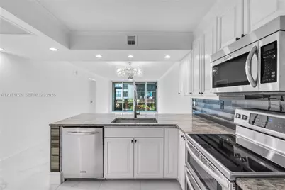 12 Royal Palm Way #103, Boca Raton, FL 33432 - Photo 2