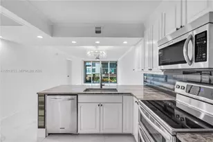 12 Royal Palm Way, Boca Raton, FL 33432 - Photo 2