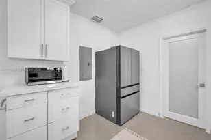 470 NE 113th St, Miami, FL 33161 - Photo 12
