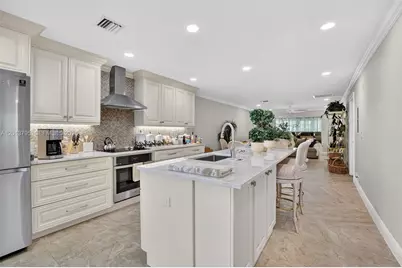 8749 Belle Aire Dr, Boca Raton, FL 33433 - Photo 2