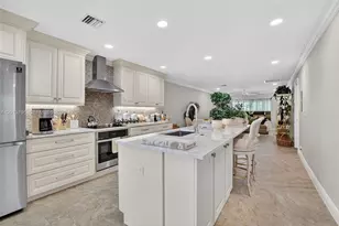 8749 Belle Aire Dr, Boca Raton, FL 33433 - Photo 2