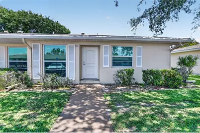 8749 Belle Aire Dr, Boca Raton, FL 33433 - Photo 4