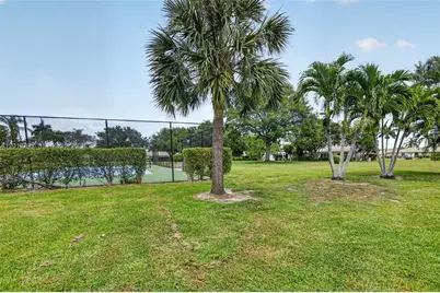 8749 Belle Aire Dr, Boca Raton, FL 33433 - Photo 22