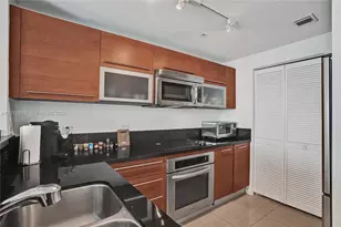 253 NE 2nd St, Miami, FL 33132 - Photo 4