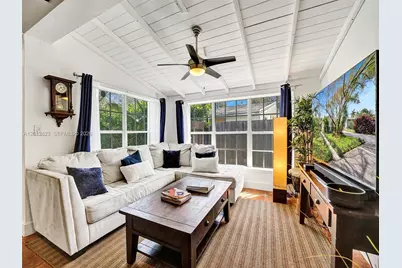 918 NE 4th Court, Hallandale Beach, FL 33009 - Photo 10