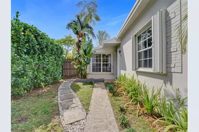 918 NE 4th Court, Hallandale Beach, FL 33009 - Photo 2