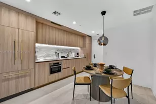 77 SE 5th St, Miami, FL 33131 - Photo 12