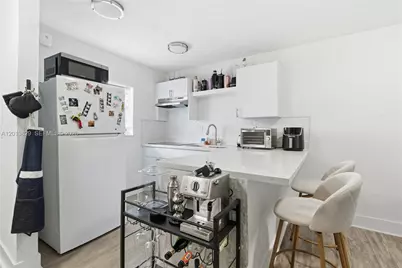 716 Michigan Ave #303, Miami Beach, FL 33139 - Photo 4