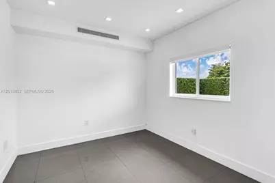 3112 Village Green Dr, Miami, FL 33175 - Photo 30