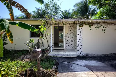 301 SW 5th St, Hallandale Beach, FL 33009 - Photo 4